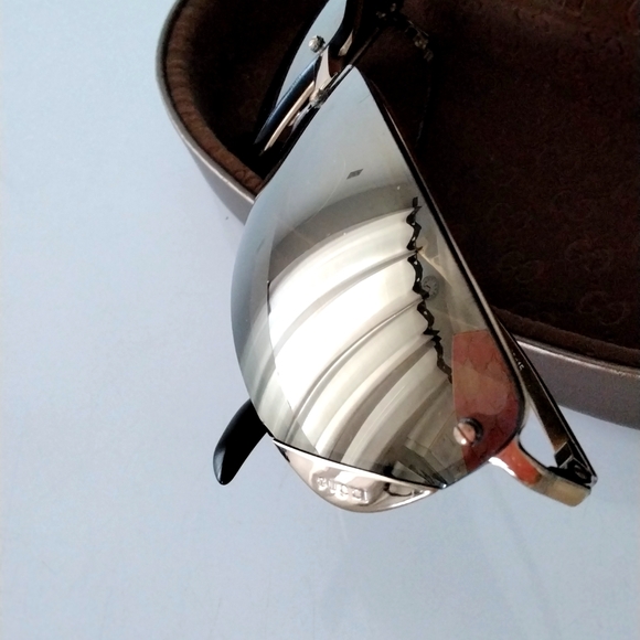 Authentic Gucci Sunglasses (GG 1691/S) and accessories - Picture 6 of 8